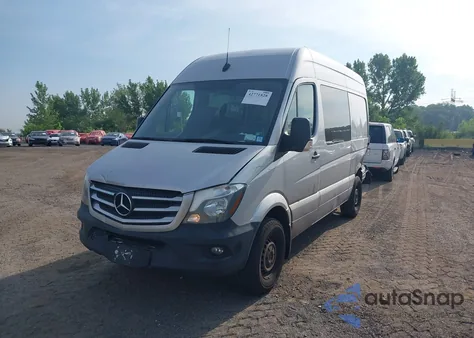 2018 Mercedes-Benz Sprinter 2500 Standard Roof V6 z USA, uszkodzony, nr VIN WD4PE7CD6JP589853